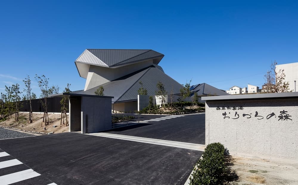 桑名市斎場おりづるの森